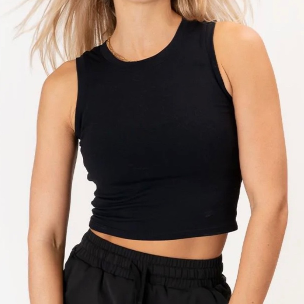 EUC Paragon Fitwear Columbia Crop Top, Black M